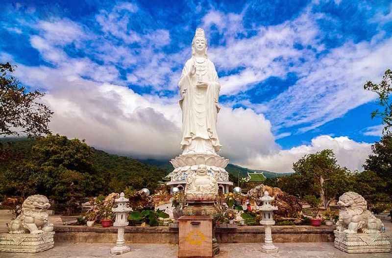 Lady Buddha Statue