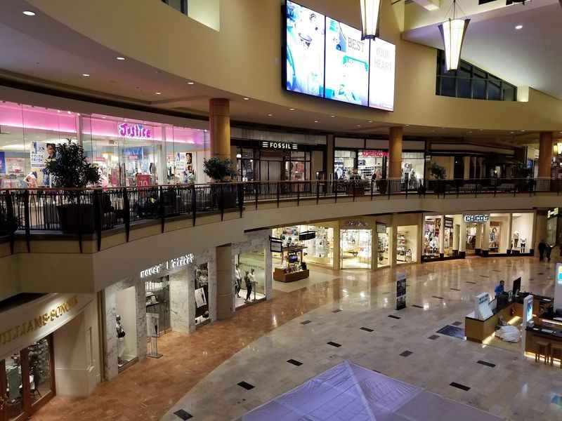 a large mall with a lot of people walking around