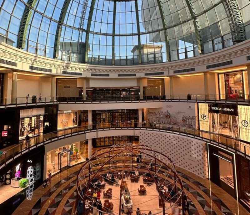  Mall of the Emirates