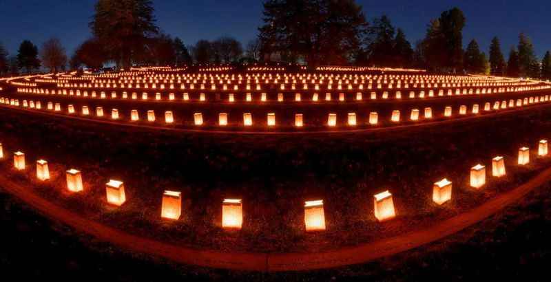 the memorial in the park at night