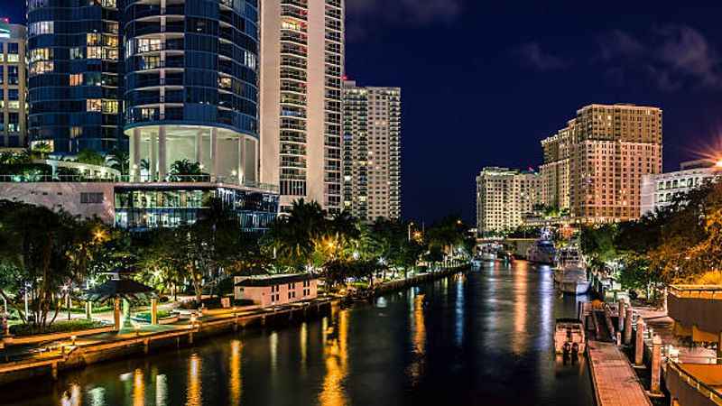 Unique & Fun Things to Do in Las Olas at Night