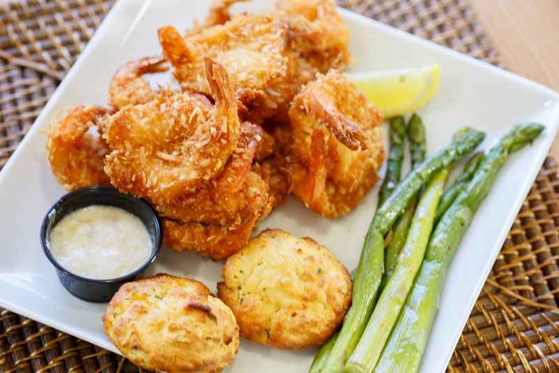 plate of fried shrimp and asparagus with dip