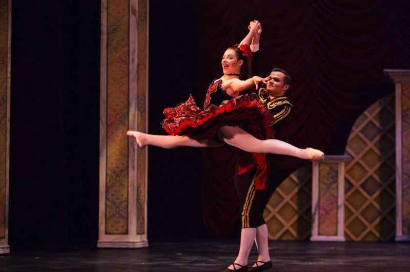 man and woman that dance ballet on the stage