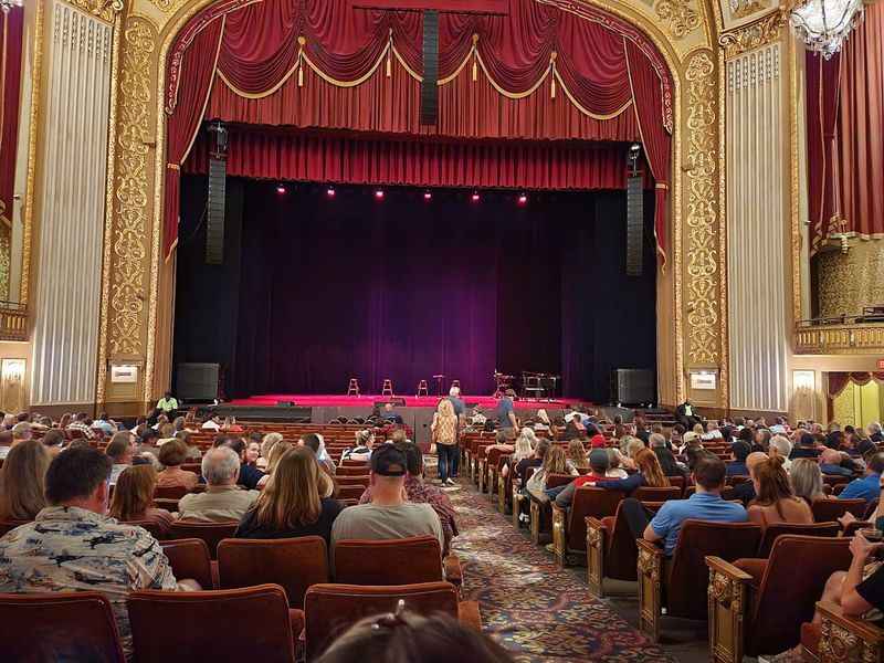 a large auditorium with people sitting in chairs