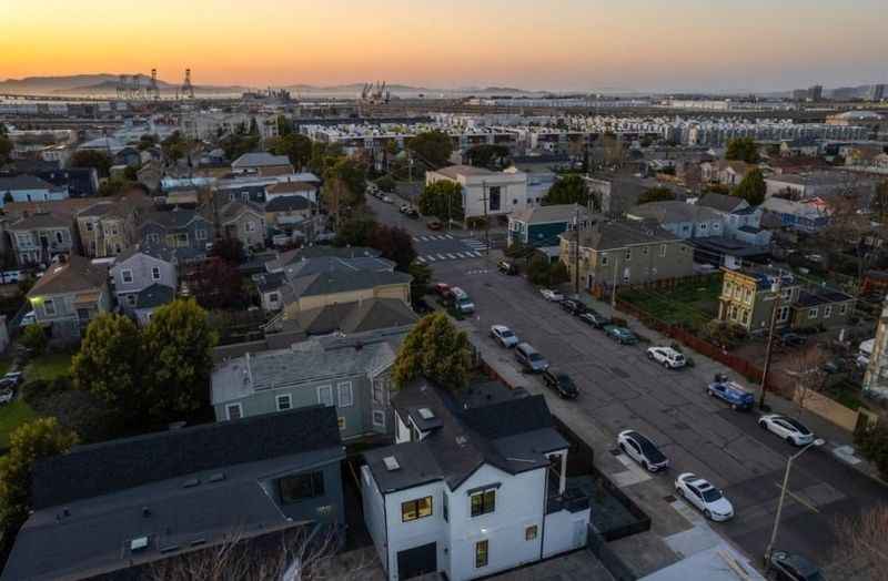 city with lot of houses and a lot of cars