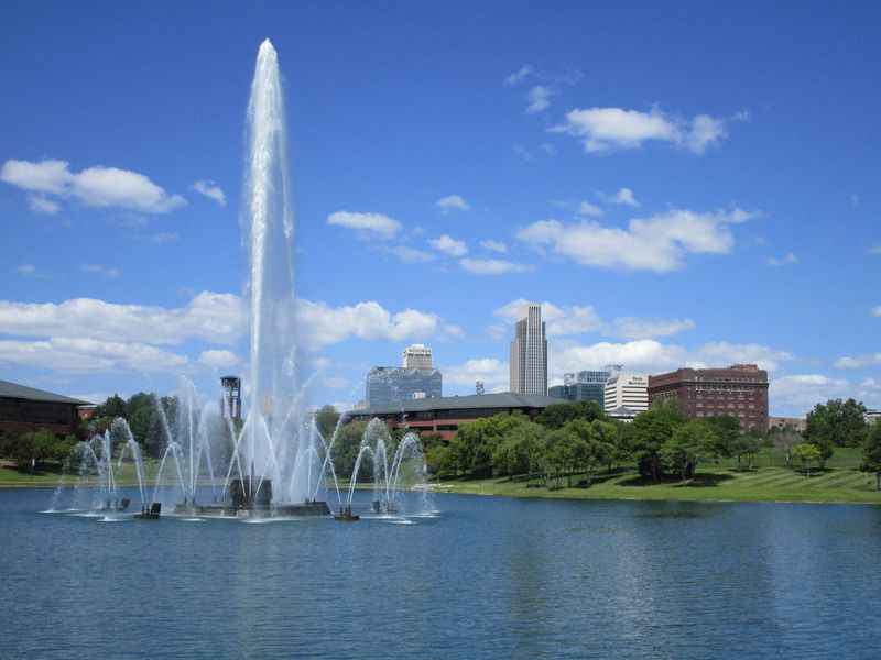 fountainin themiddle of the river