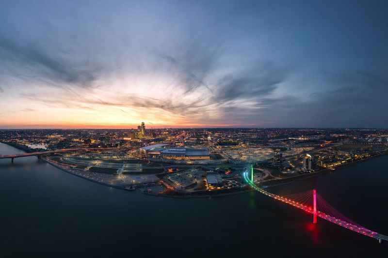 a city skyline at night