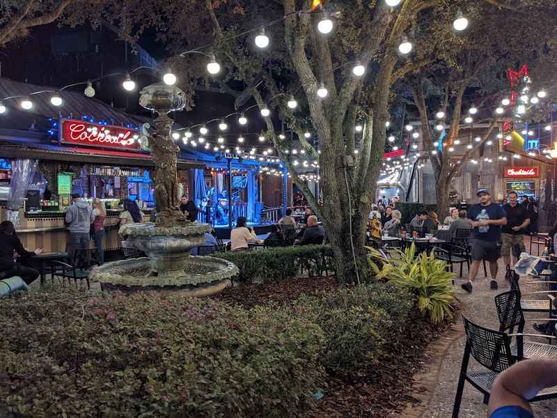 restaurant at night in al fresco place