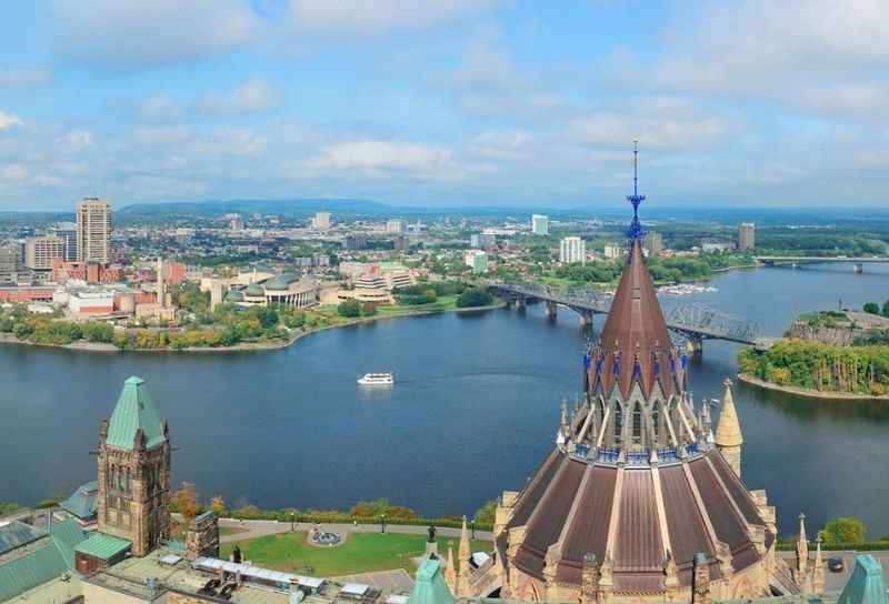 Cruise from Chateau Laurier to Dow's Lake