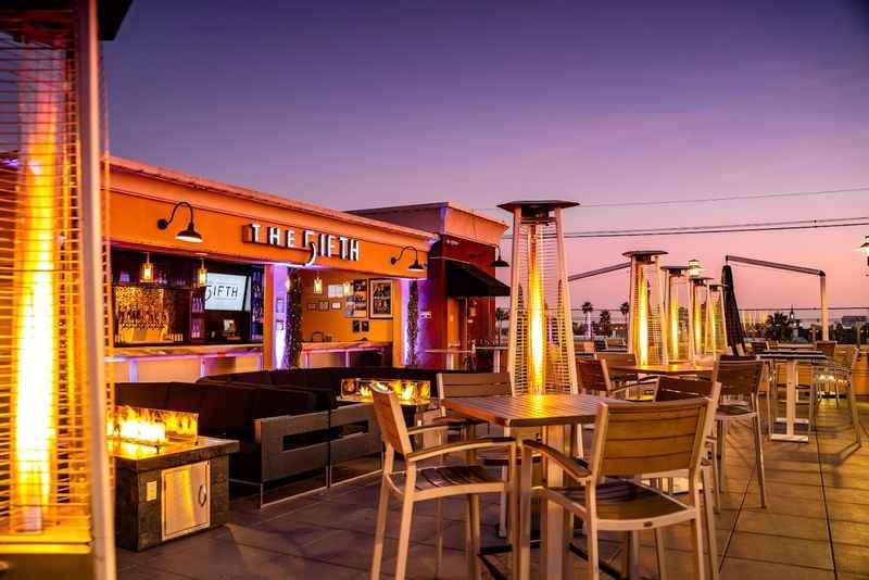 FIFTH Rooftop Restaurant and Bar