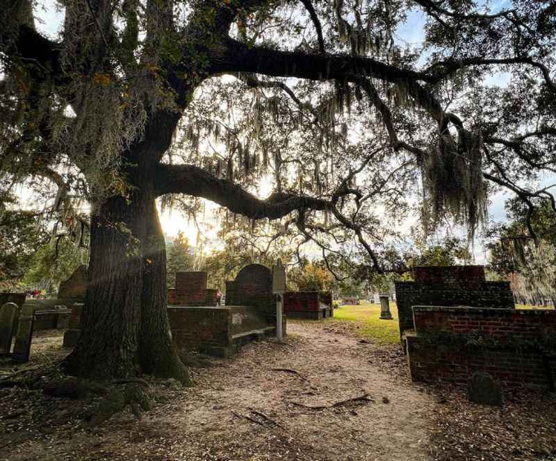 Colonial Park Cemetery