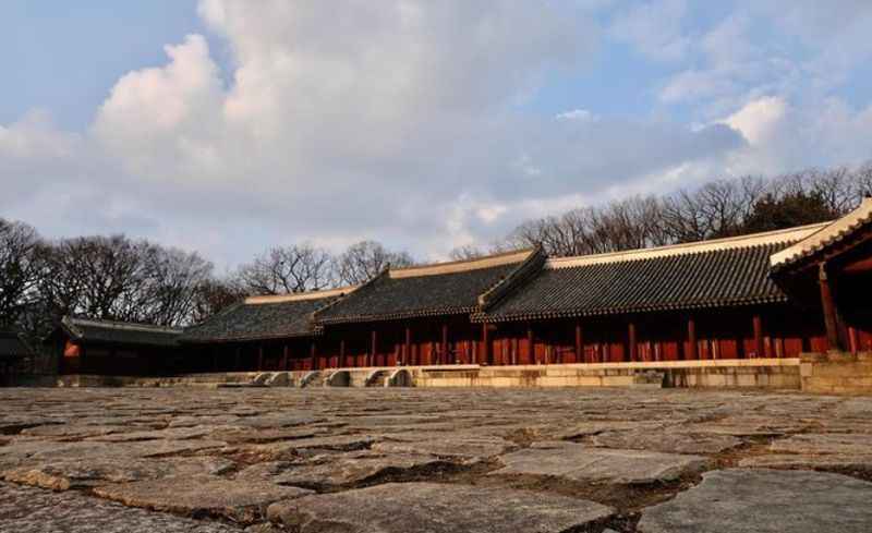 aftgernoon view of Korean traditional architechure