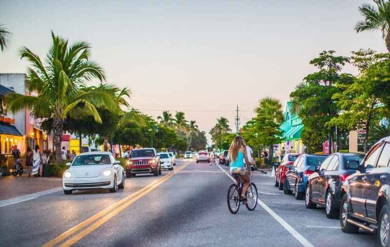 Ocean Boulevard, Siesta Key Village