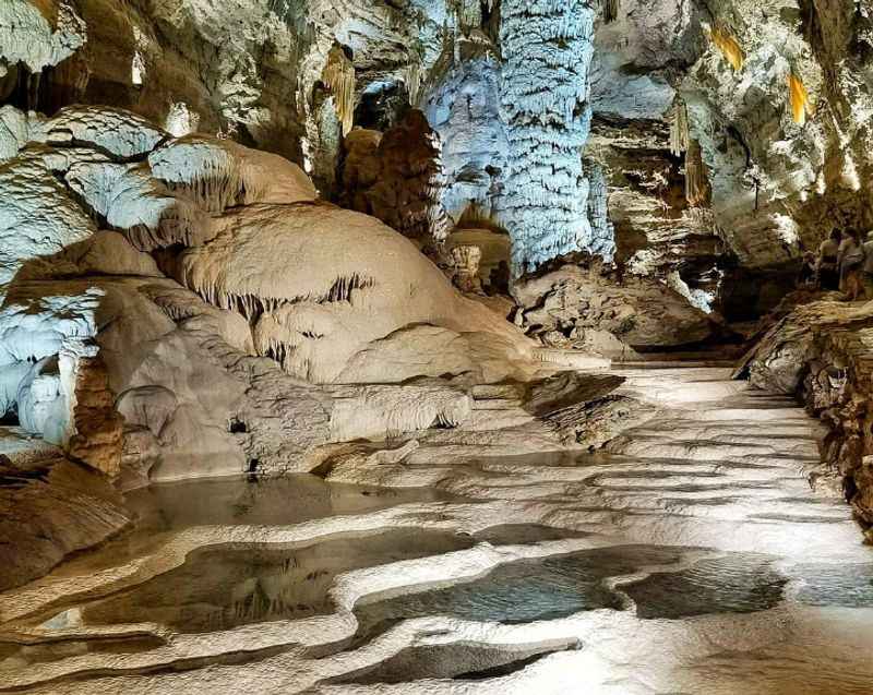 Natural Bridge Caverns