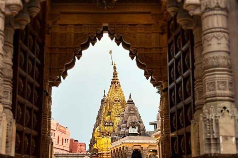 Visit the Kashi Vishwanath Temple of Lord Shiva