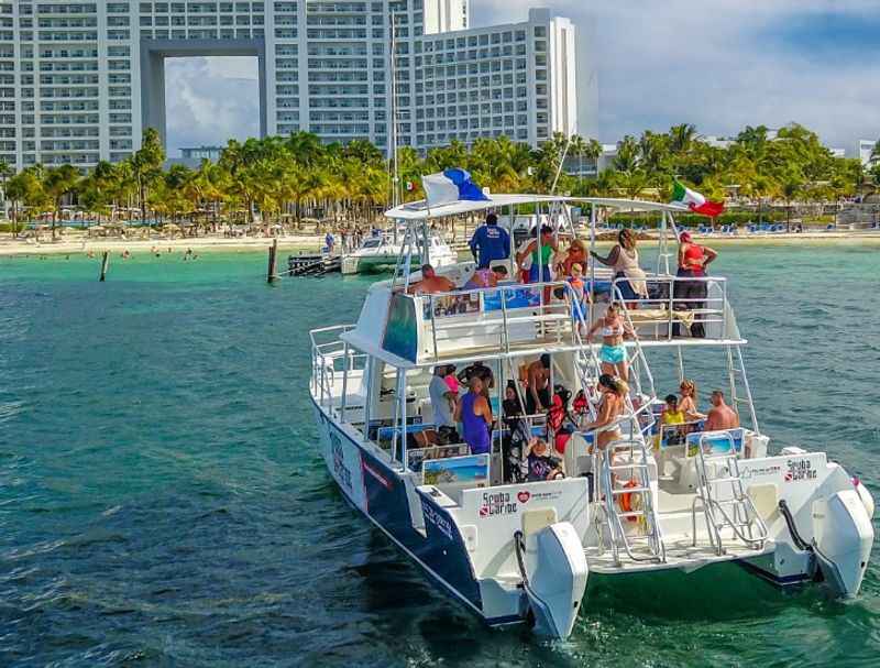 Boat Cruise to the Isla Mujeres