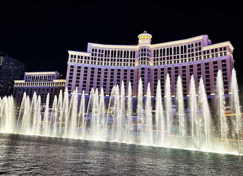 Famous world landmarks in Las Vegas - Sightseeing Scientist