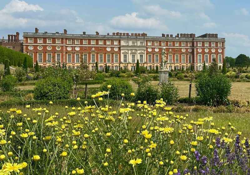  Hampton Court Palace