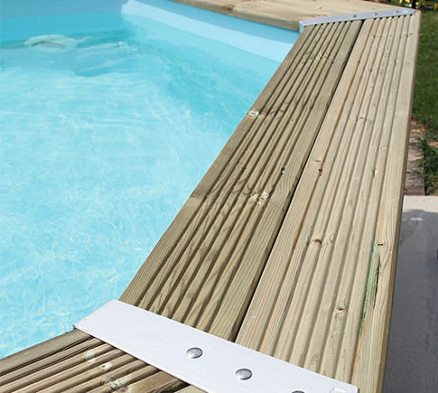 Margelles de piscine en bois