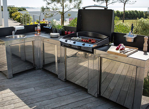 Cuisine extérieure tout en inox avec plancha