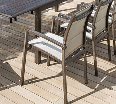 2 fauteuils de jardin taupe et beige