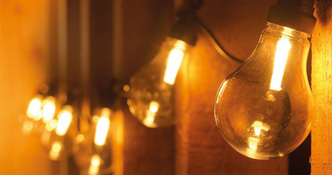Guirlande d'ampoules allumées