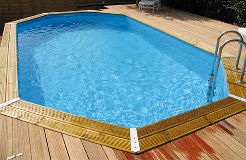 Piscine en bois octogonale installée en enterrée