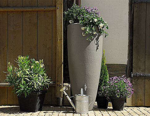 Récupérateur d'eau faisant également pot de fleur