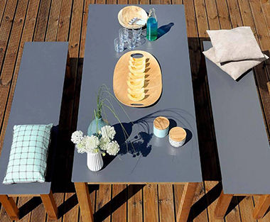 Table et ses 2 bancs gris et bois