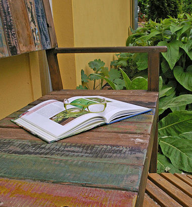 Fauteuil en bois sans coussins