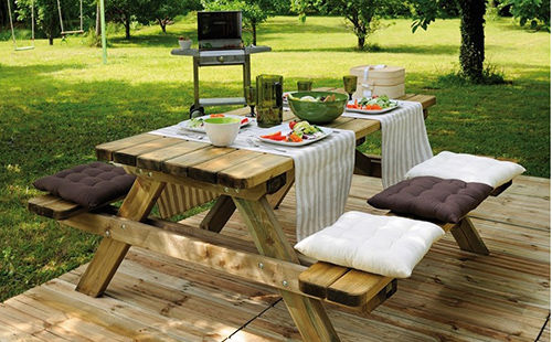 Table de pique nique en bois avec 2 bancs et coussins