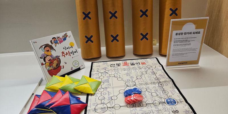 Travel photos from Week 2: Oct 3 - Oct 9 - Suwon, Modern Art and Getting Back to Work. 9