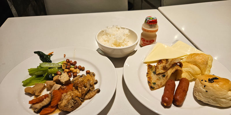 Travel photos from Week 9: Nov 21 - Nov 27: Budhism, Dumplings, and a Distinct Culture 16