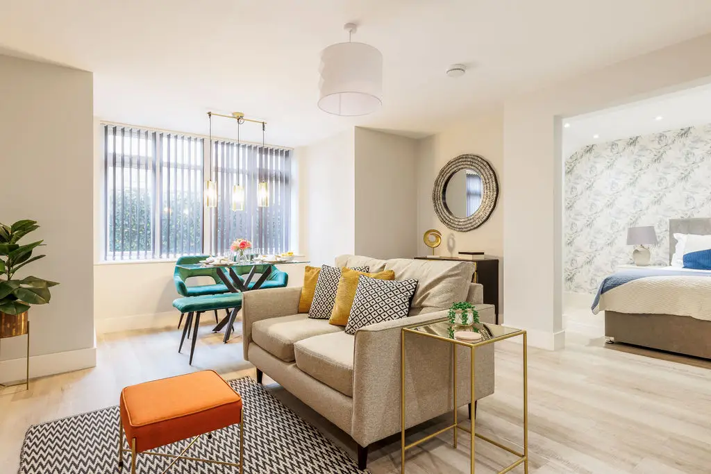 Flexiestays short-stay apartment workspace with desk, lamp and fibre internet in Bournemouth