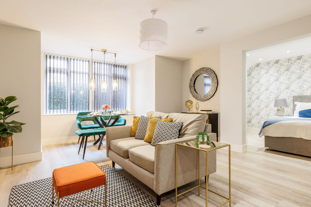 Flexiestays short-stay apartment workspace with desk, lamp and fibre internet in Bournemouth