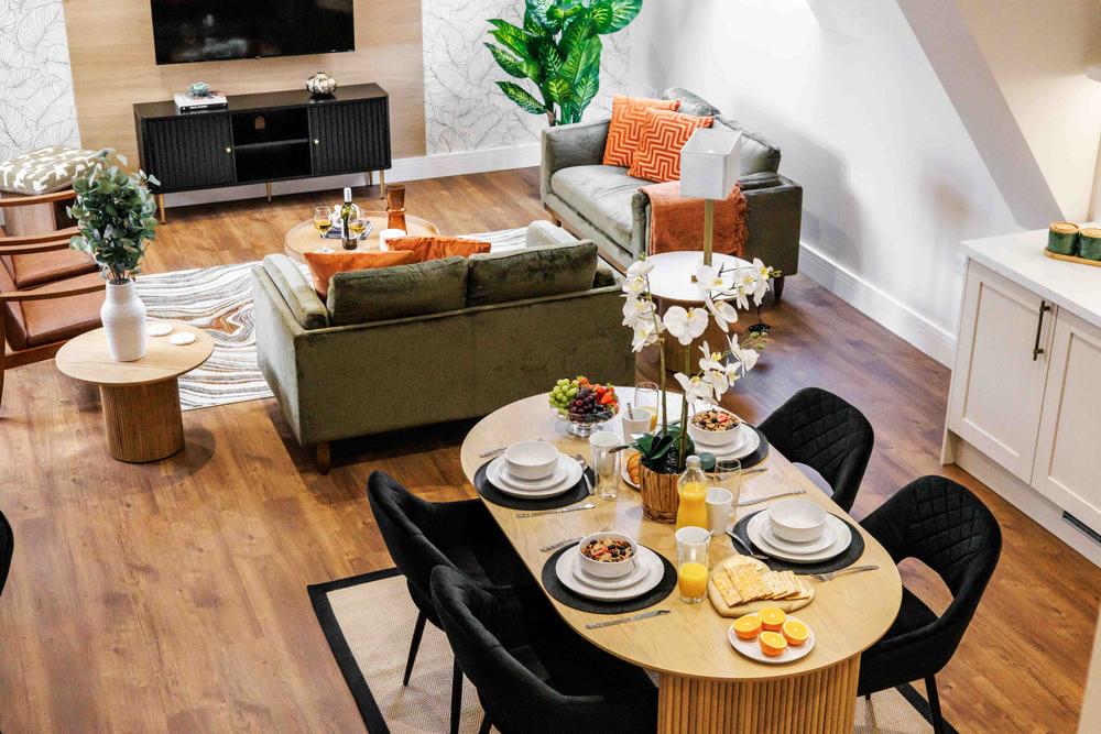 Two-bedroom sea-view apartment with balcony at Cliff Heights