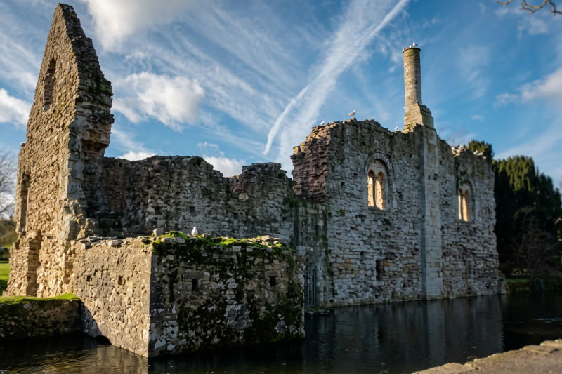 The ruins of Christchurch Castle and its Norman house