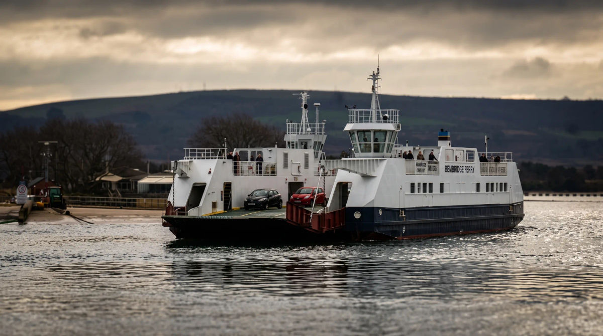 The Sandbanks chain ferry crossing the harbour mouth