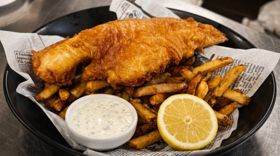 Crispy battered fish fillet with chips and tartar sauce