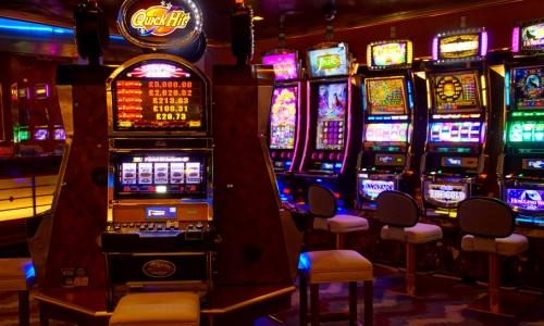 Gambling game room with gaming machines