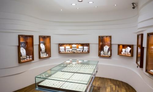 Security fog protection in a jewelry store