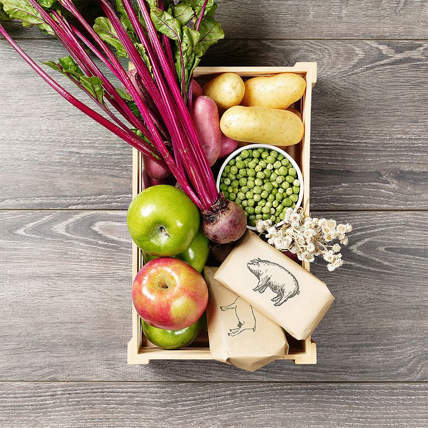 Mele, verdure e ingredienti animali