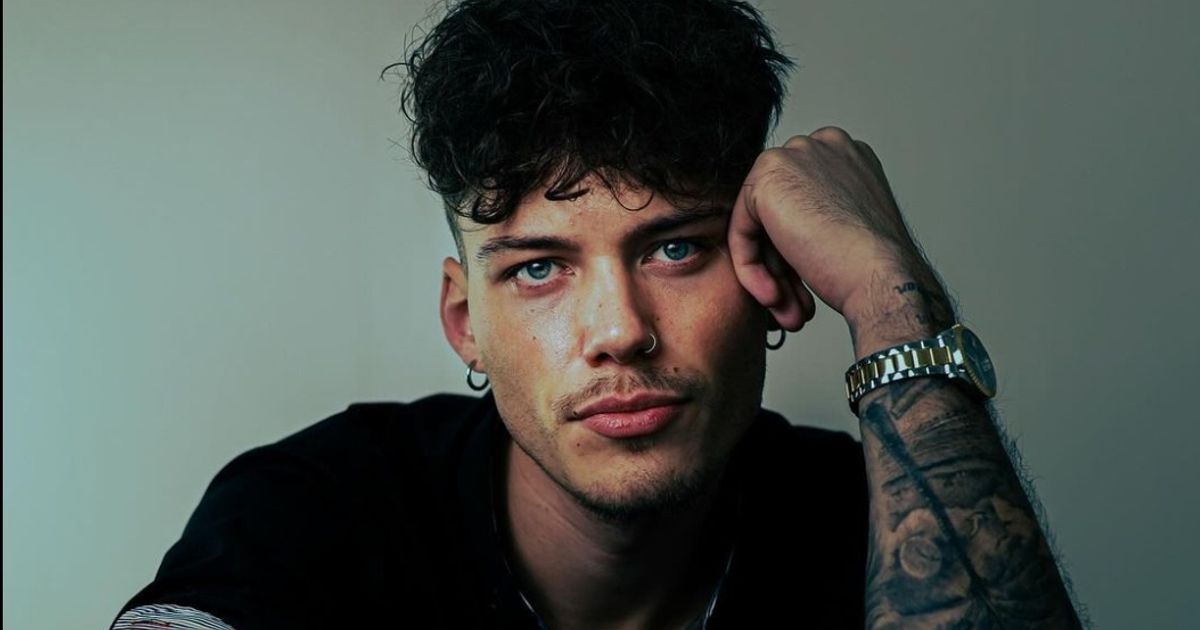 Flexx Carter Breaking Tunes