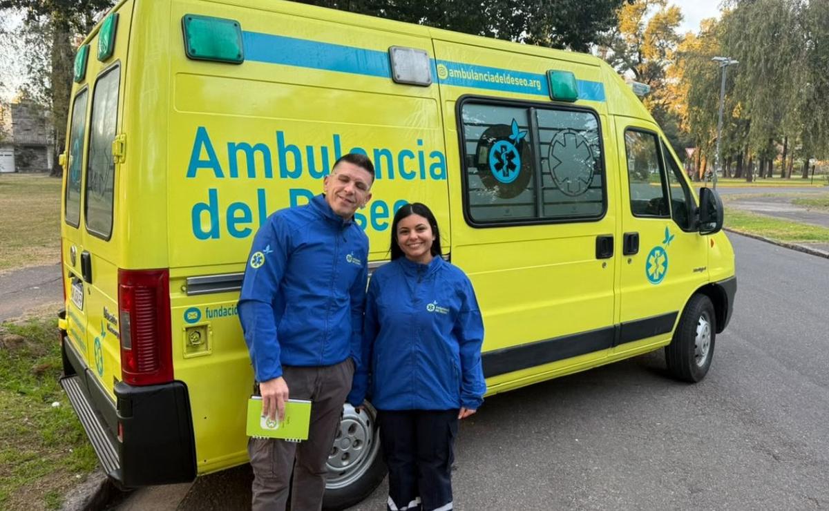 Ambulancia del Deseo Argentina junto a integrantes de su equipo