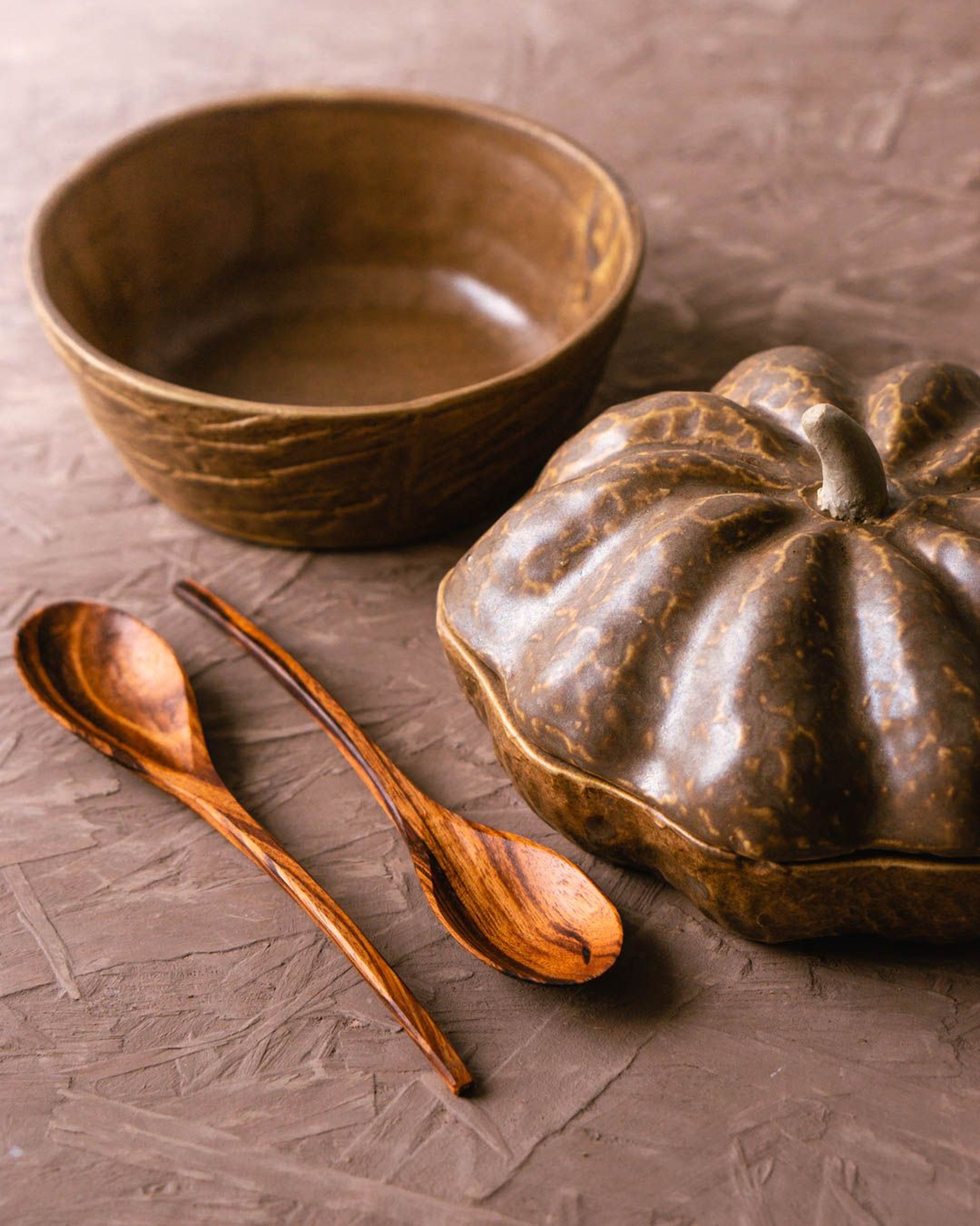 Calabaza vase y cuchara — Cerámica gres de alta temperatura y madera palo bastón — Pájaro Loco