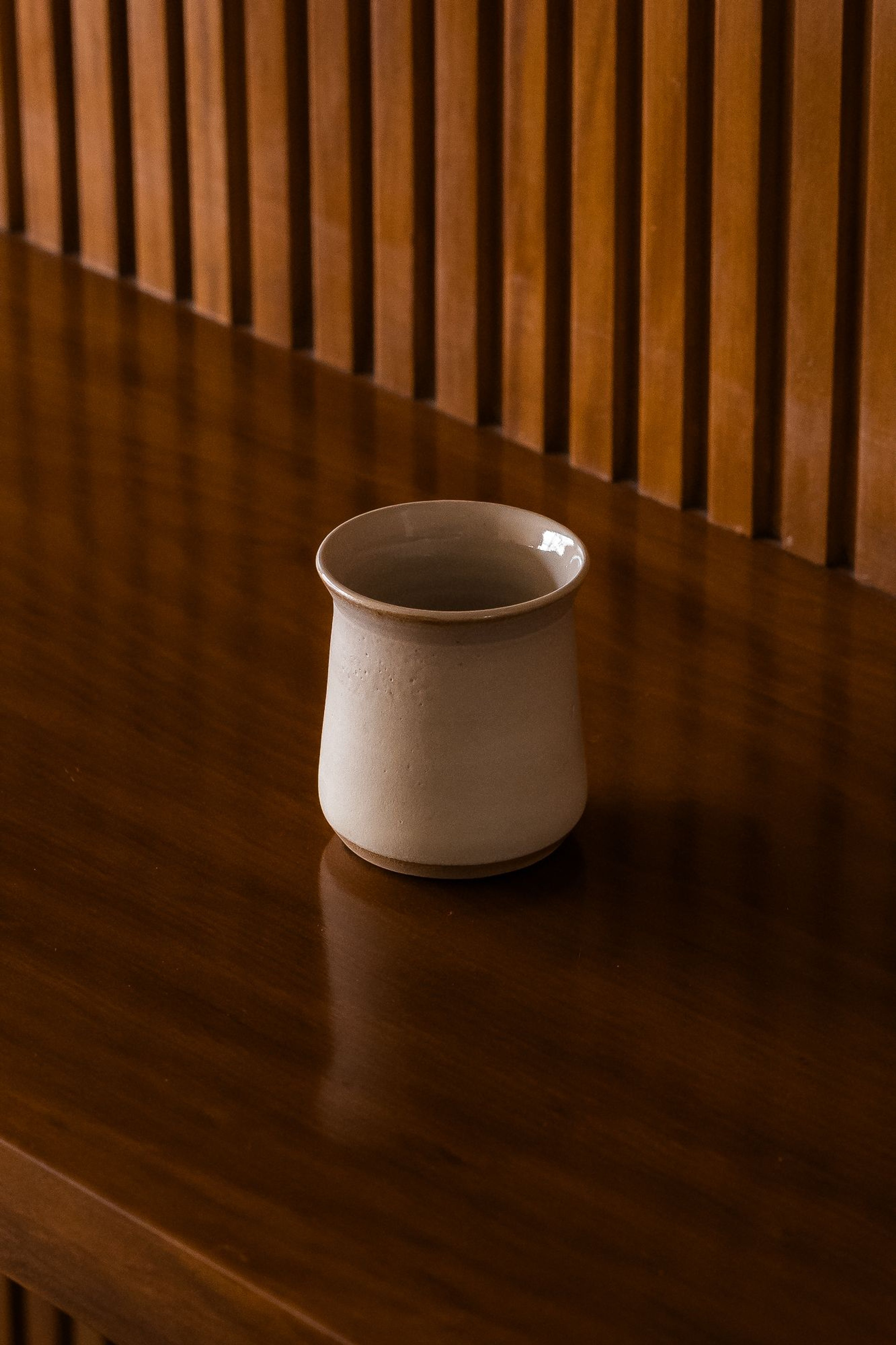 Vaso sensorial — Cerámica gres de alta temperatura y madera con acabado al aceite de grado alimentario — Pájaro Loco