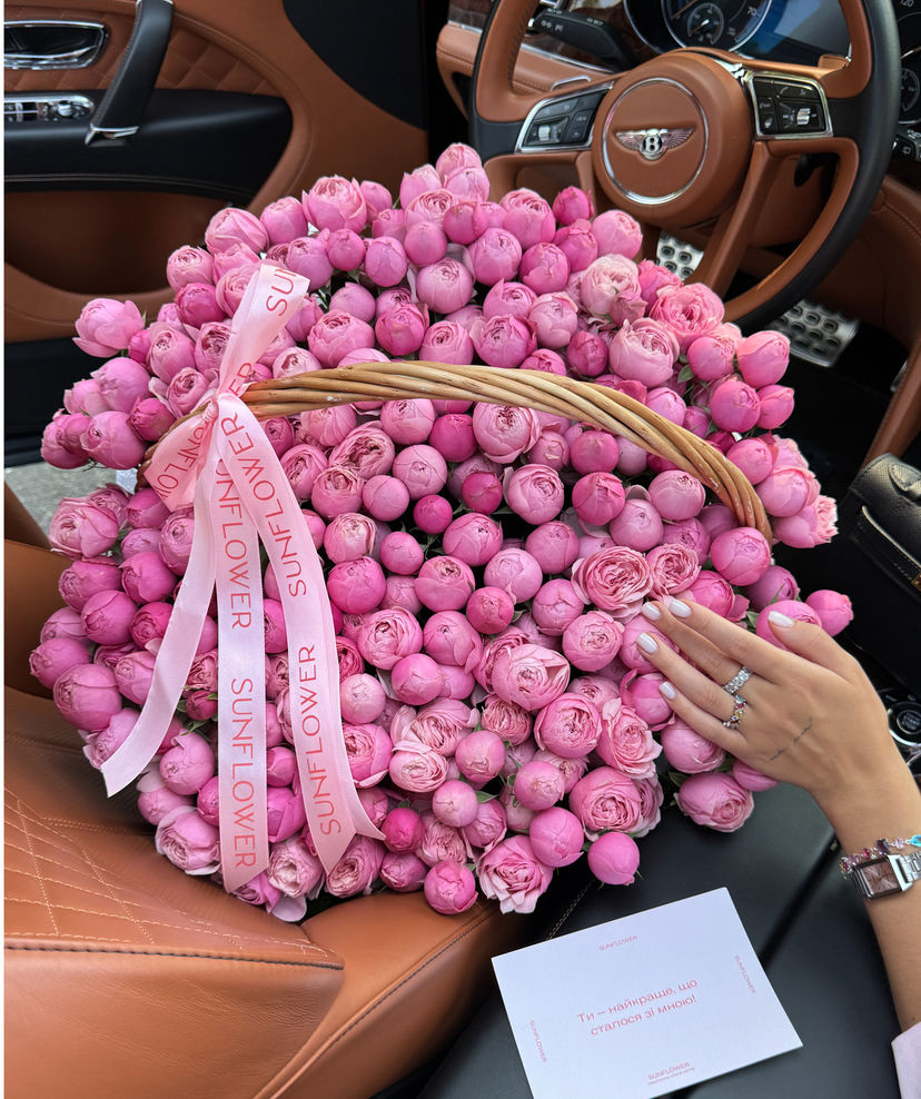 Кошик з піоноподібних троянд Silva Pink 65 штук