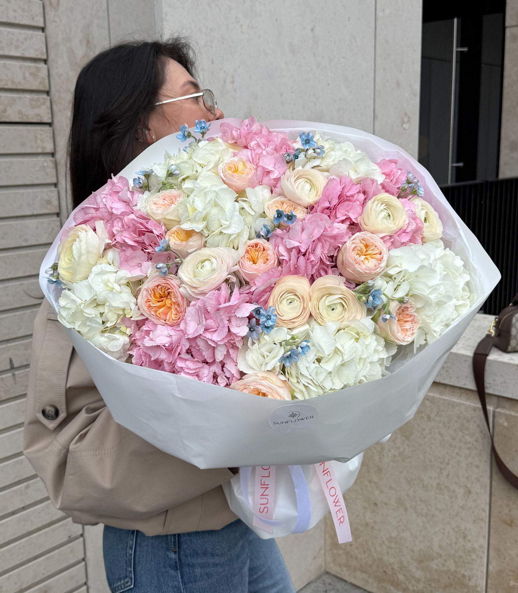 Bouquet M with pastel roses and ranunculus