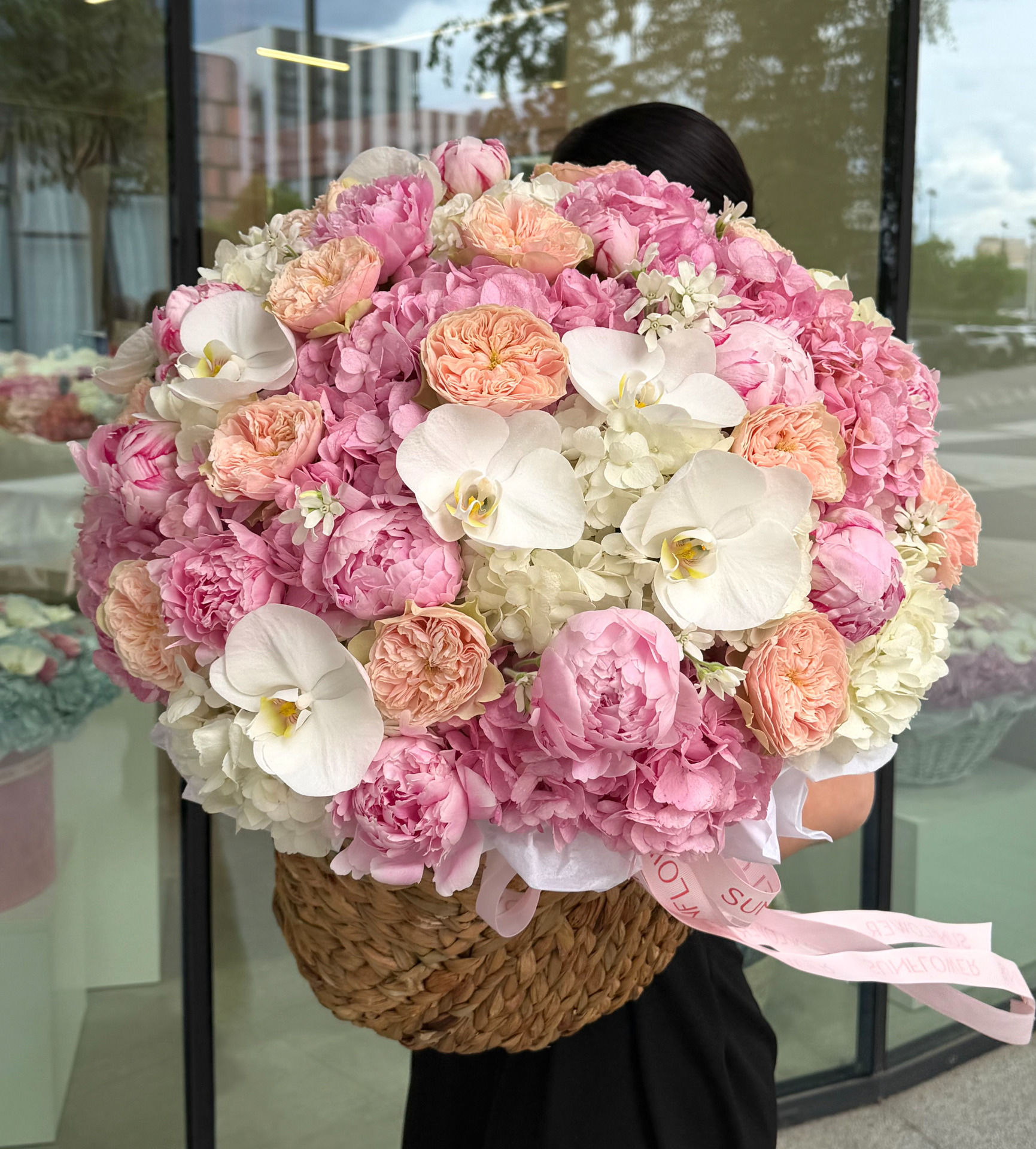 Basket M with garden roses and peonies