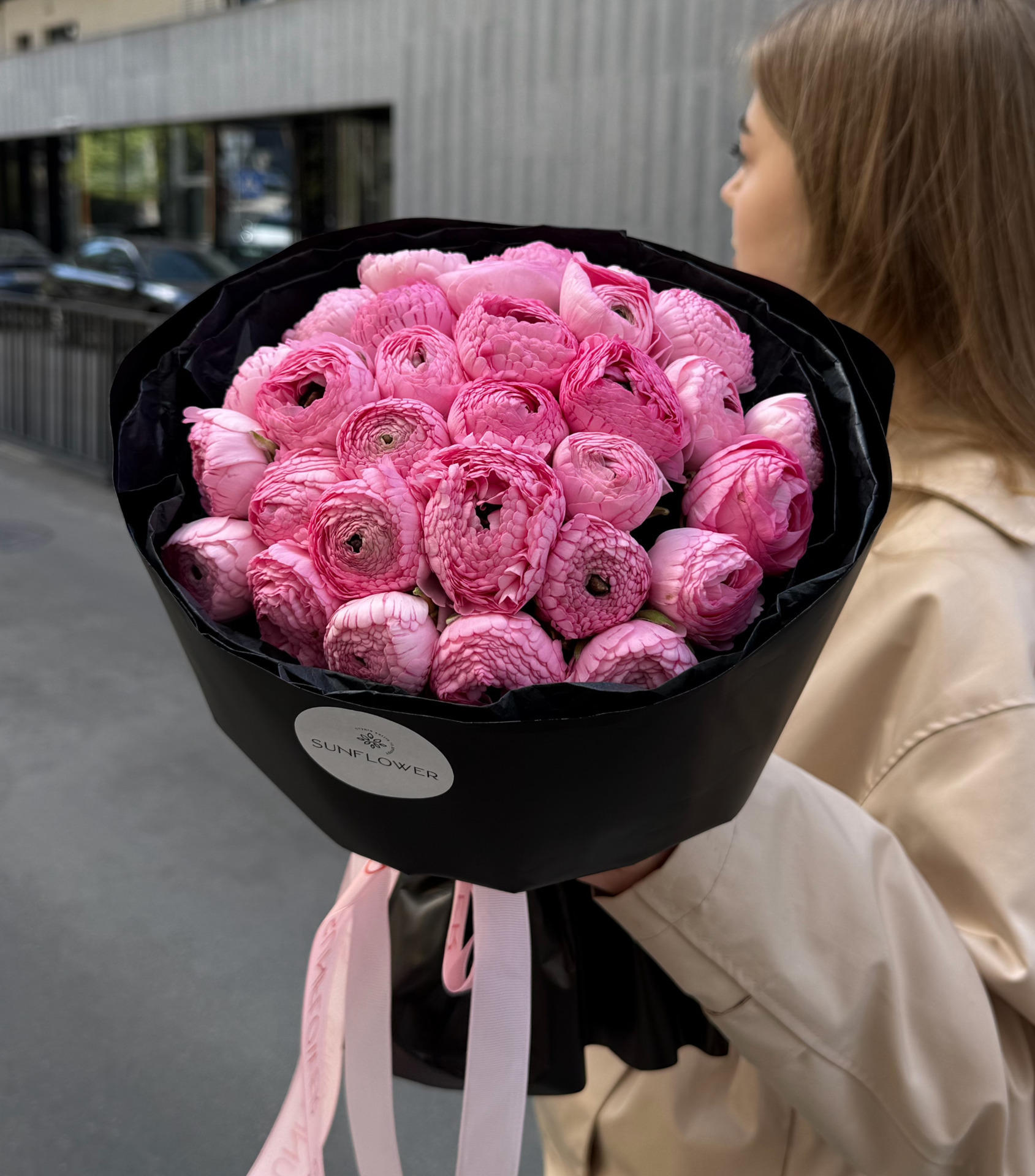 Букет S з ранункулюсів  Aazur LI Pink